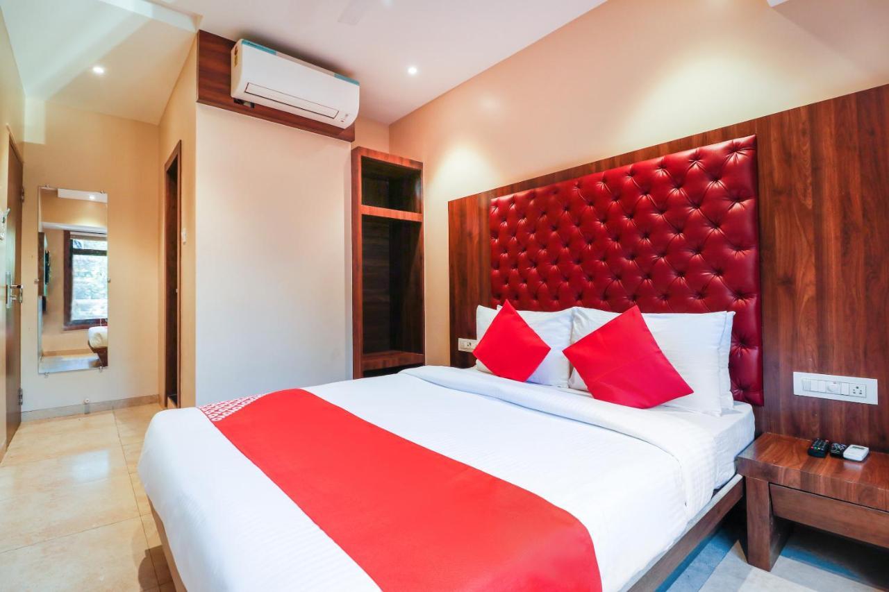 Oyo 70475 Hotel Sea Breeze Mumbai Luaran gambar